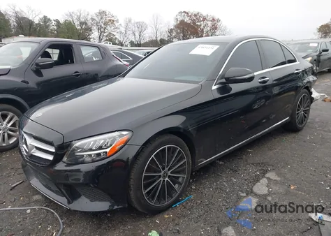2021 Mercedes-Benz C 300 Sedan z USA, uszkodzony, nr VIN W1KWF8DB2MR646893